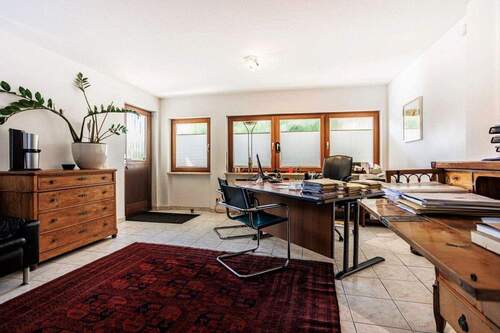 Büro im EG -Hauptwohnung - 