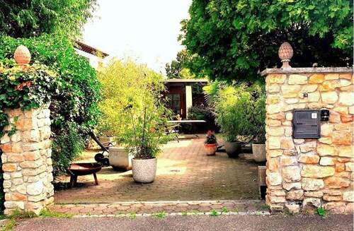 Zufahrt Innenhof - 1 Zimmer Mehrfamilienhaus, Wohnhaus zum Kaufen in Rheinfelden-Herten (Baden)