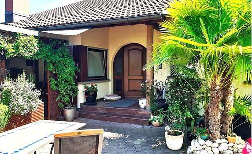 Eingang Hauptwohnung - 1 Zimmer Mehrfamilienhaus, Wohnhaus in Rheinfelden-Herten (Baden)