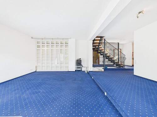 Großzügiger Wohnbereich... - 6 Zimmer Einfamilienhaus in Wiesbaden