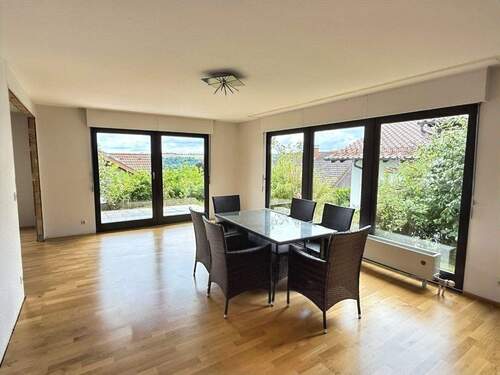 Wohnbereich mit Terrassenzugang - 