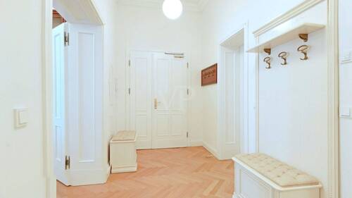 Flur - Etagenwohnung mit 144,00 m² in Berlin zum Kaufen