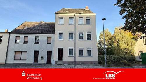 Außenansicht (Vorderseite) - Wohnen über mehrere Etagen - 99.000,00&nbsp;EUR Kaufpreis, ca.&nbsp; 150,00&nbsp;m&sup2;&nbsp;Wohnfl&auml;che