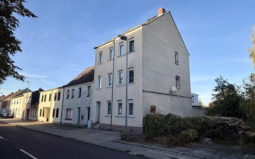 Seitenansicht - 7 Zimmer Reihenendhaus zum Kaufen in Coswig