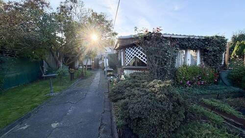 Garten mit Holzhaus - 7 Zimmer Reihenendhaus in Coswig