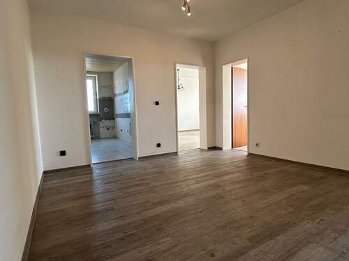 Die geräumige Diele ist ein schöner Empfangsraum - Etagenwohnung mit 80,50 m&sup2; in Wilhelmshaven zum Kaufen