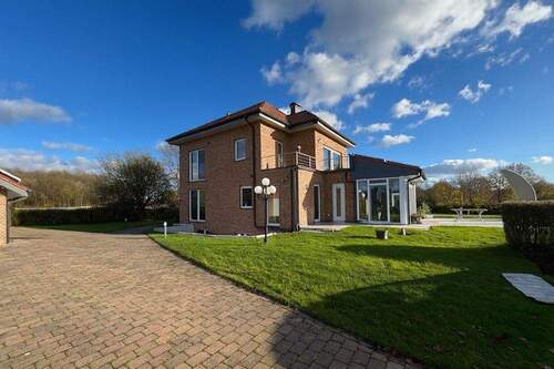 Ansicht - Top gepflegt! Zweifamilienhaus mit großem Grundstück und gehobener Ausstattung