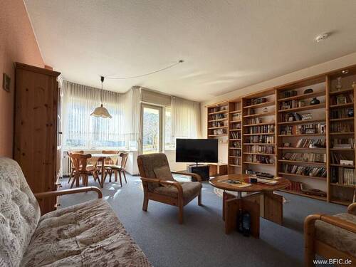 Wohnzimmer mit Balkon - 