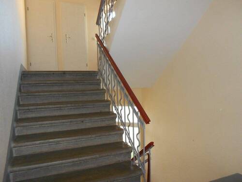 Treppenhaus - 2 Zimmer Etagenwohnung zur Miete in Plauen