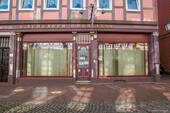 Frontansicht - Eingang - Renovierungsbedürftiges Ladenlokal in guter Lage der Hamelner Altstadt - TOP Gelegenheit!