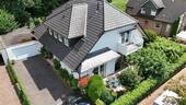 Drohnenbild - Zeitlose Eleganz in Gladbeck - Einfamilienhaus mit zwei Einheiten