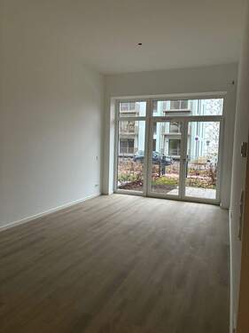 Wohnzimmer - Großzügige 3 Zimmer Wohnung im Erdgeschoss mit Terrasse und Garten