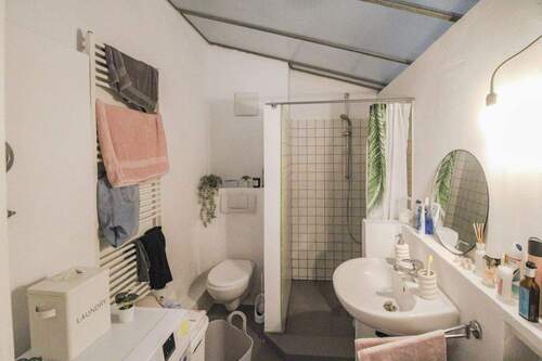Badezimmer rechte Wohnung - 