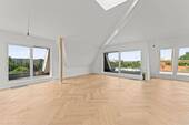Wohnzimmer mit offener Küche - 3 Zimmer Etagenwohnung zum Kaufen in Berlin