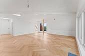 Wohnzimmer mit offener Küche - 