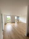 Wohn- und Esszimmer - 4-Zimmer-Wohnung, 83 m2, neu renoviert, inkl. Garage + Carport