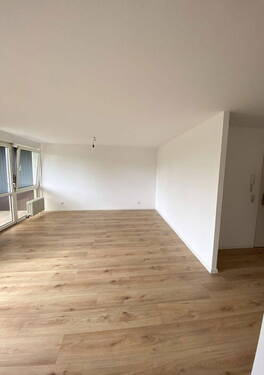 Wohnzimmer - 4 Zimmer Etagenwohnung zum Kaufen in Holzgerlingen
