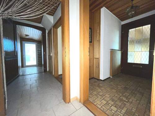 Robuste Fliesenfußböden im Flur - 