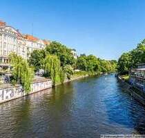 Rented apartment with 4 rooms in Kreuzberg as a capital investment - Berlin