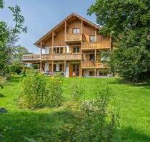 AIGNER - Landhausstil-Einfamilienhaus mit Einliegerwohnung in Grafrath