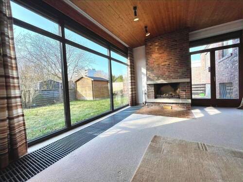 Gemütlichkeit und Wärme strahlt der Kamin aus - 