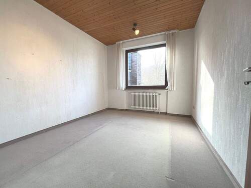 Ein gut geschnittener Raum mit viel Tageslicht - 