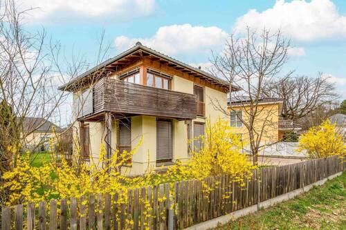 Hausansicht - Traumhaftes Architektenhaus mit Einliegerwohnung am Flakensee: Moderner Komfort in naturnaher Idylle