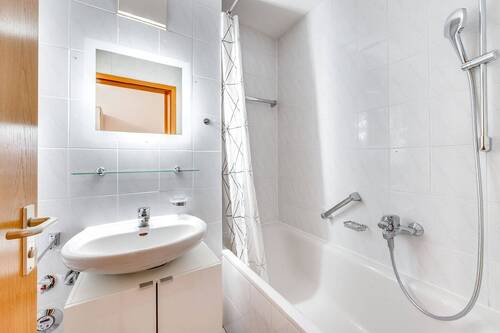 Badezimmer - Etagenwohnung mit 56,30 m² in Dachau zum Kaufen