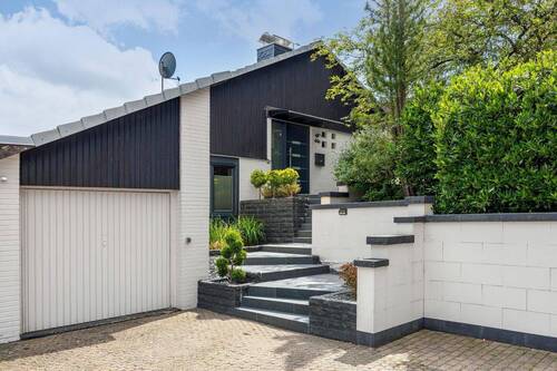 Front mit Garage - 5 Zimmer Einfamilienhaus zum Kaufen in Seevetal