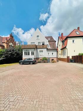 Rückansicht des Hauses und Hof - Mehrfamilienhaus, Wohnhaus in Hagenow zum Kaufen