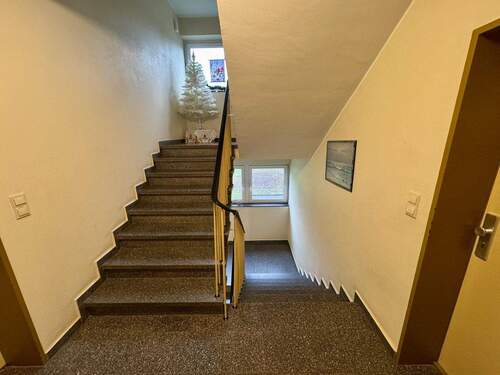 Treppenhaus - 2 Zimmer Etagenwohnung zum Kaufen in Leverkusen