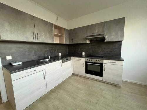 Einbauküche - 2 Monate kaltmietfrei*: Großzügige 6-Zimmer-Familienwohnung mit EBK, Flügeltüren