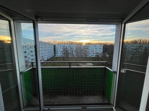 Wohnzimmer mit Flügentüren - Etagenwohnung mit 121,00 m&sup2; in Chemnitz zur Miete