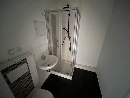 Badezimmer mit Dusche - 