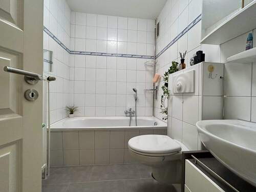 Zeitlös schön zeigt sich das Wannenbad - 