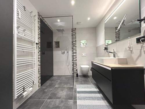 Traumbad mit bodengleicher Dusche - 