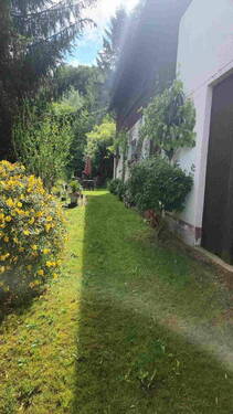 Hinteransicht mit Garten - 