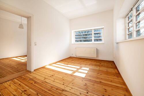 Wohnzimmer 2 - 3 Zimmer Etagenwohnung zum Kaufen in Berlin