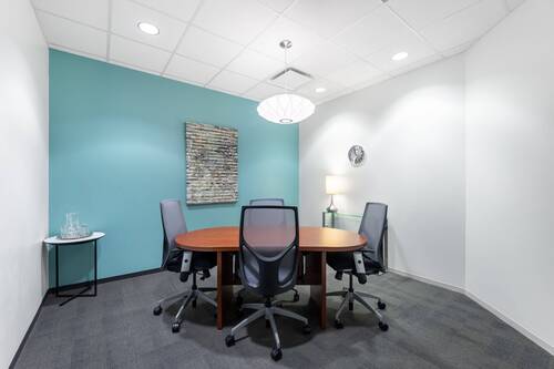 Generic Large meeting room_07.jpg - Privater Büroraum für 4 Personen in Regus Edison-Park