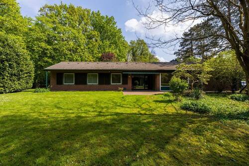 1 - Freistehendes und großzügiges Einfamilienhaus mit weiterem Baufenster und großem Garten am Schloß