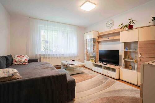 Wohnzimmer - Erbbauwohnung im Herrenbachviertel - schöne 2 - Zi. Wohnung mit Loggia