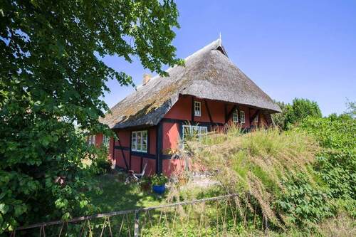 02 - Wohnhaus aussen 1.jpg - Historisches Fischlandhaus mit 2 kleinen Ferienhäusern