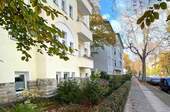 Blick in die Straße - 4 Zimmer Etagenwohnung zum Kaufen in Berlin