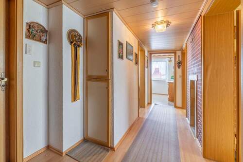 Flur - Etagenwohnung mit 69,00 m&sup2; in Erding zum Kaufen