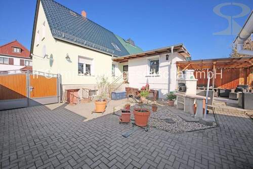 Hausansicht / Hauseingang - 6 Zimmer Doppelhaushälfte in Dessau-Roßlau