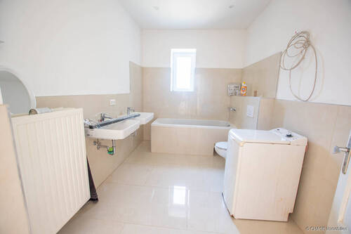 Badezimmer Einfamilienhaus EG - Mehrfamilienhaus, Wohnhaus mit 390,00 m² in Alfeld (Leine) / Imsen zum Kaufen