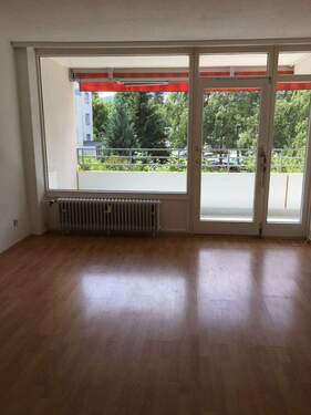Wohnzimmer - 2 Zimmer Etagenwohnung in Oberursel