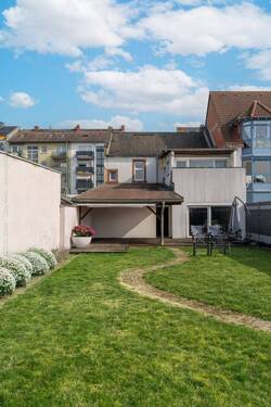 Garten und Rückansicht - 