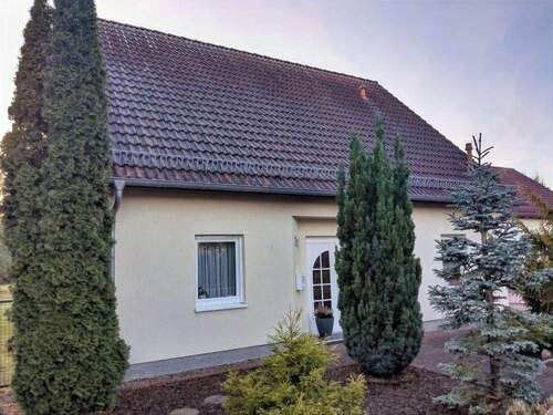 Straßenseite - 4 Zimmer Einfamilienhaus in Müllrose