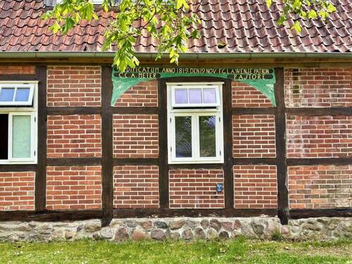 Detailansicht Inschrift - 1 Zimmer Mehrfamilienhaus, Wohnhaus in Uelzen